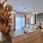 Panorama Deluxe Apartahotel 4*